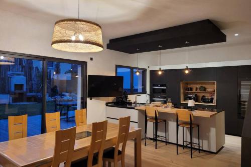 La Villa Thelma 5 étoiles, piscine, sauna et jacuzzi (La Villa Thelma 5 etoiles, piscine, sauna et jacuzzi) in Granville City Center