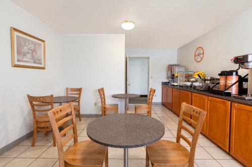 Étterem, Howard Johnson by Wyndham Salem in Salem (Oregon)