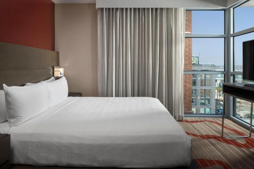 Hard Rock Hotel San Diego - image 2