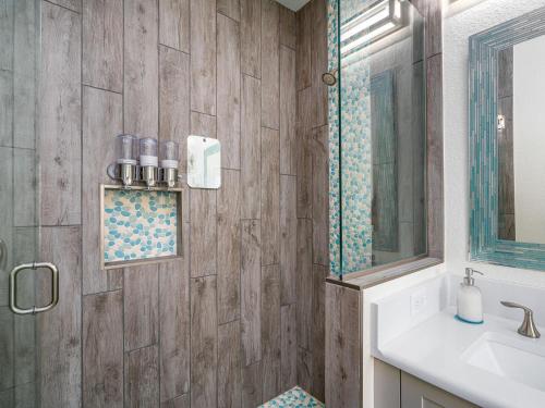 261 Delmar Ave by Coastal Vacation Properties - image 2