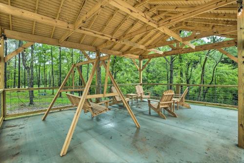 Tallassee Creekside Cabin with Forest Views! in Tallassee, USA
