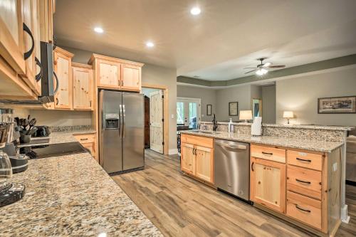 Tallassee Creekside Cabin with Forest Views! in Tallassee, USA