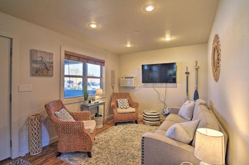 Resort Cabin with Nearby Pool and Lake Access! Resort Cabin with Nearby Pool and Lake Access!