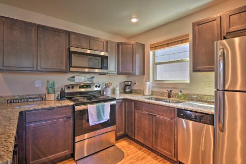 Resort Cabin with Nearby Pool and Lake Access! Resort Cabin with Nearby Pool and Lake Access!