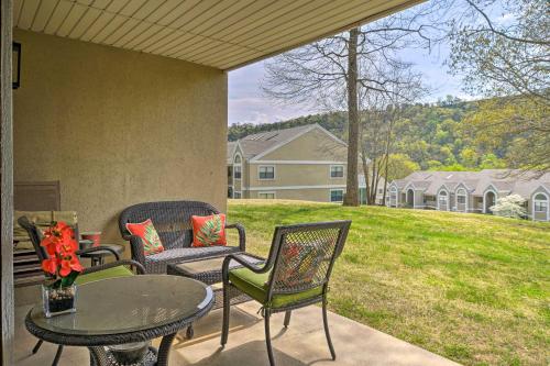 Lavish Branson Escape with Resort and Lake Access in Branson, USA