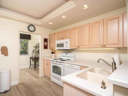 Bella Lago Drive #323 by Coastal Vacation Properties - image 4