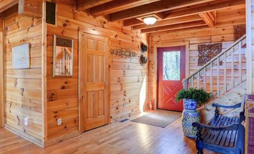 Black Mountain Hilltop Retreat - image 2
