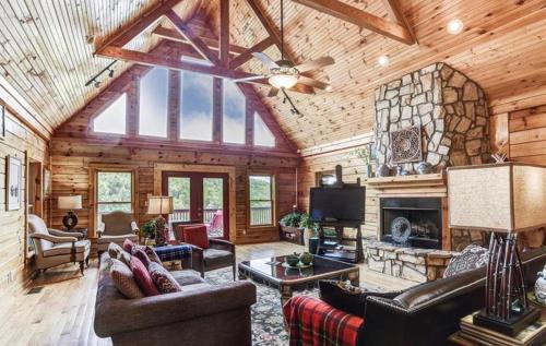 Black Mountain Hilltop Retreat - image 4