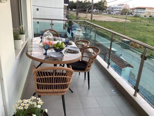  Blue & White Luxury Apartments in Flogita