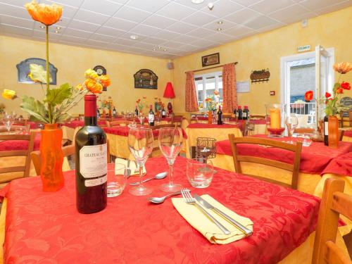 Restorāns, Hotel Logis Auberge de l'Isard in Castillon-en-Couserans