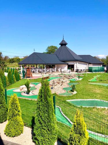 Minigolfa laukums, ART Boutique Chalet in Balazher