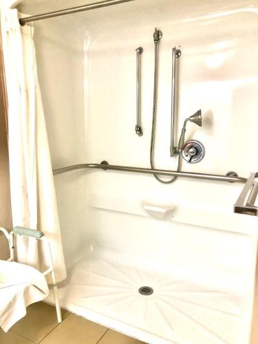 Quality Inn & Suites Matthews - image 6