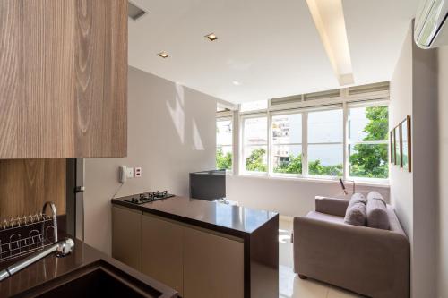 Omar do Rio 463/507 - Studio Moderno, Internet 240mbps + Smart TV e Workstation, localizado na Rua G