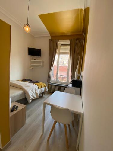 Roubaix Lille private shower & Netflix 3