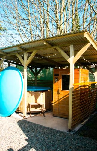 Bañera de hidromasaje, Log cabin in Cavan