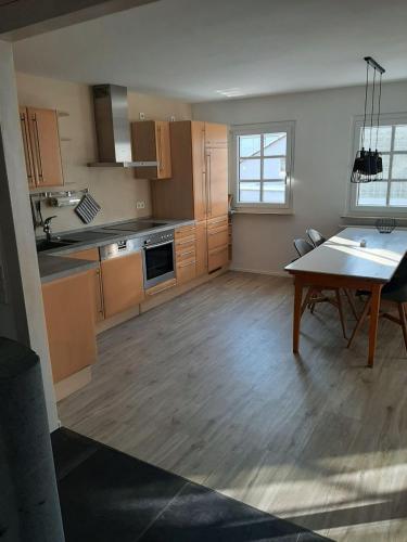 Konyha, Gemütlichkeit über der Weinrebe- 3Zi. Zi. Fewo. (Gemutlichkeit uber der Weinrebe- 3Zi. Zi. Fewo.) in Kernen