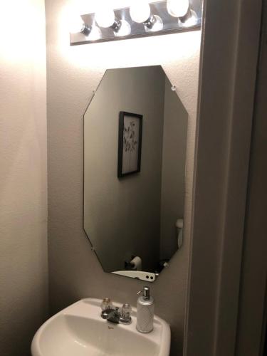 Dallas Gem in Subdivision 15 mins from Deep Ellum! in Dallas, USA