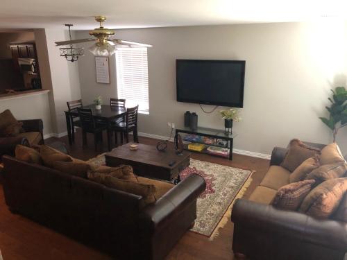 Dallas Gem in Subdivision 15 mins from Deep Ellum! in Dallas, USA