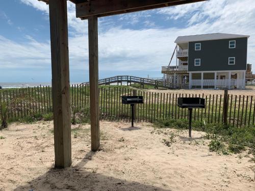 Unobstructed Oceanfront SEA TURTLE Unit 2 Beach Pad!