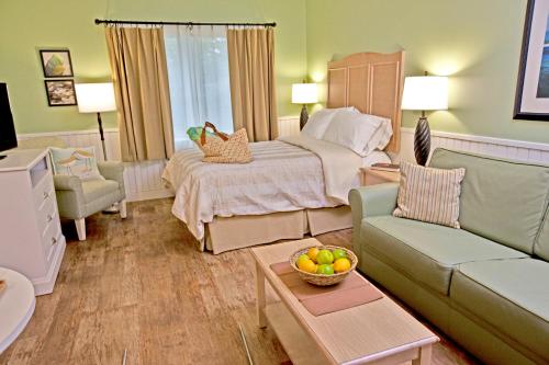 เดอะ ฮอลลี่ ทรี รีสอร์ต โฮเต็ล อะ วีไออาร์ รีสอร์ต (The Holly Tree Resort Hotel a VRI Resort) in เวสต์ ยาร์เมาท์ (MA)