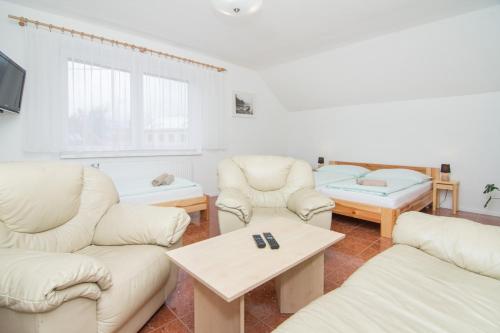2 bedrooms, 4 beds