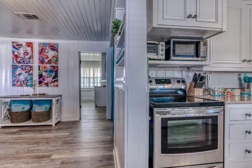 The Cotton Candy Beach House cottage - image 8
