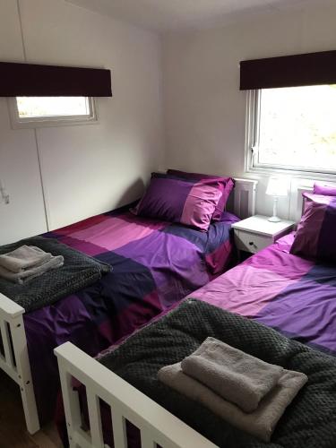 2 bedrooms, 4 beds