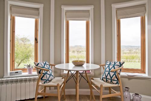 Nether Farm Roundhouses - Henmore Water & Sturston Winds with hot tubs - Bradley Wood no hot tub in Offcote