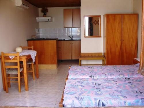 2 twin beds