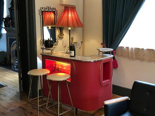 Pretty Victorian Garden Flat