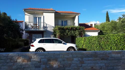 House Tina - image 2