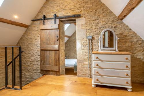 Middle Barn - image 7