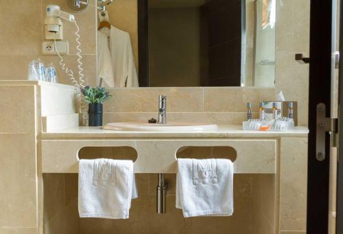 Hotel Moderno Puerta del Sol - image 8