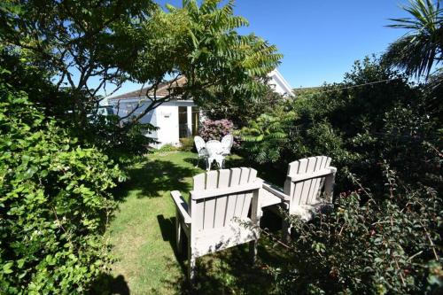 Cosy Hideaway With Sea Views And Private Garden, Porthtowan, Cornwall