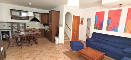Triskeles home noto