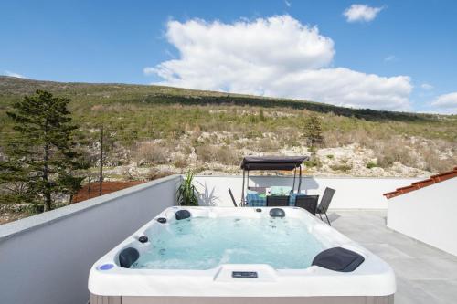 Massage, VILLA STARS HILL WITH HEATING POOL and JACUZZI - MAKARSKA in Slivno