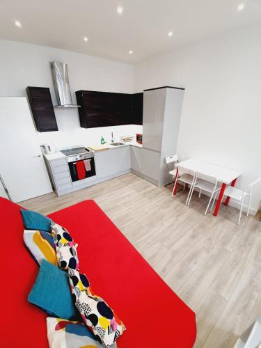 Southend - Westcliff Apartments & Studios - image 5