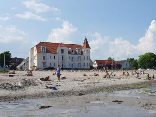 6 person holiday home on a holiday park in Hejls