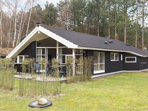 Three-Bedroom Holiday home in Hjørring 10