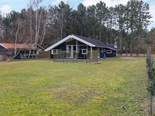 Three-Bedroom Holiday home in Hjørring 10 - image 2