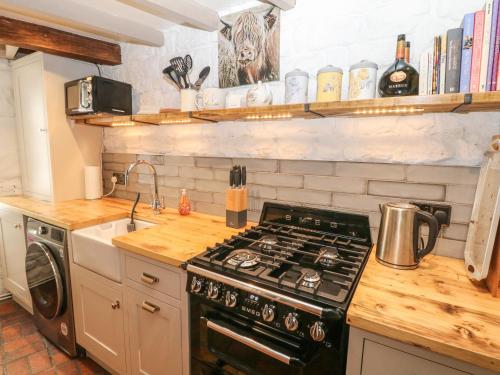 Archway Cottage - image 11