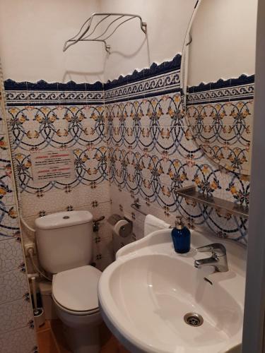 Double Room with Balcony image 2