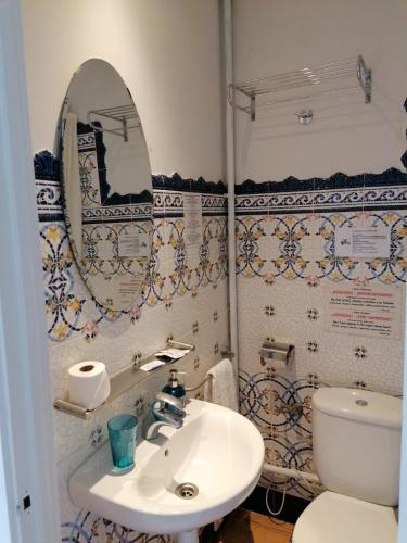 Double Room with Balcony image 3
