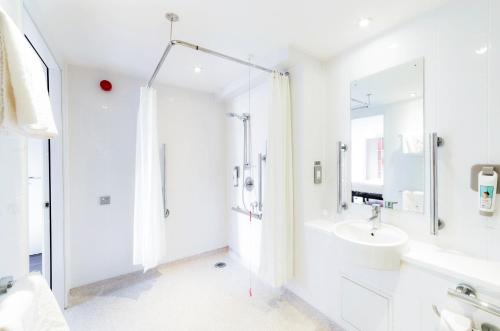 Ibis Barcelona Santa Coloma - image 7