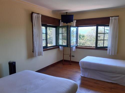 1 double bed, 1 twin bed