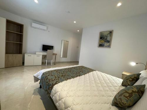 La Reggia Seaview Guesthouse 5