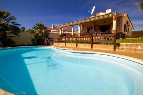 Chalet con Piscina Privada DRA002 gîte à louer Isla Cristina