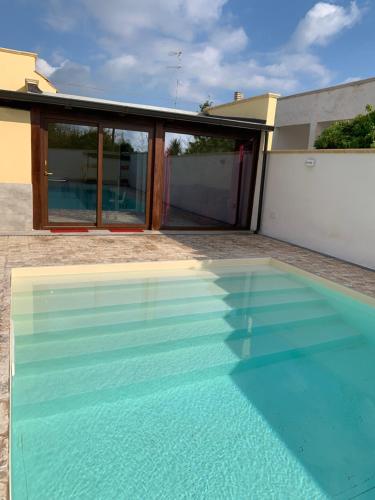 Appartamento in villa con piscina a 700m dal mare