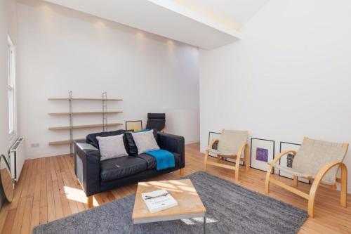 Bright 2 Bedroom Home With 2 Balconies In Camberwell, Camberwell, London