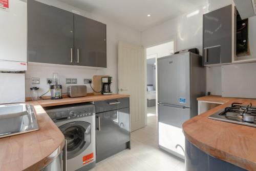 Stunning 2-Bed Apartment in Morden - main image